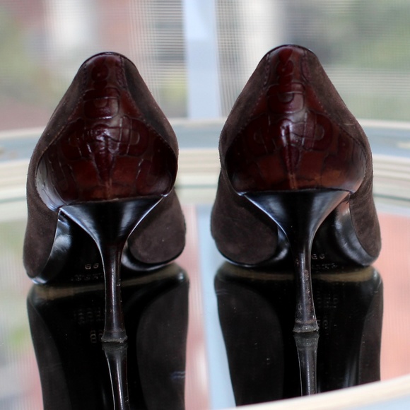Vintage Gucci Ox Blood/Brown Suede Badge Pump - Picture 5 of 8